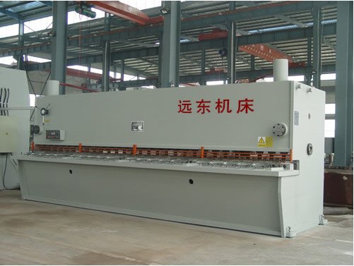 閘式剪板機